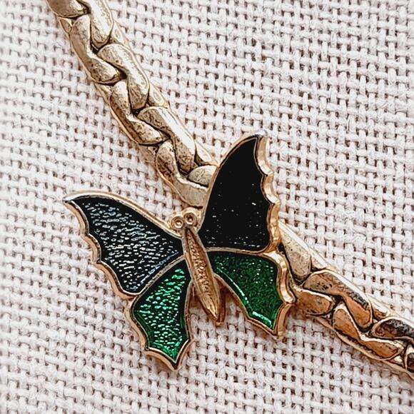 Vintage Avon Butterfly Necklace Gold Tone Green Enamel Accent 14 3/4 Inch - Picture 4 of 9